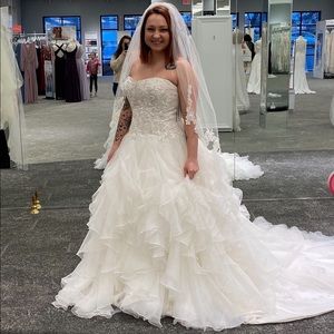 Brand new only time worn was to try on!!